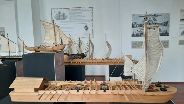 ПЛОВИДБА БАНАТСКИМ РЕКАМА: Предавање и изложба у Народном музеју у Зрењанину (ФОТО) ПЛОВИДБА БАНАТСКИМ РЕКАМА: Предавање и изложба у Народном музеју у Зрењанину (ФОТО)