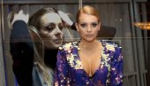 POVUKLA SE SA SCENE: Gde je i šta radi Jelena Kostov i kakve muke ima sa bebom POVUKLA SE SA SCENE: Gde je i šta radi Jelena Kostov i kakve muke ima sa bebom