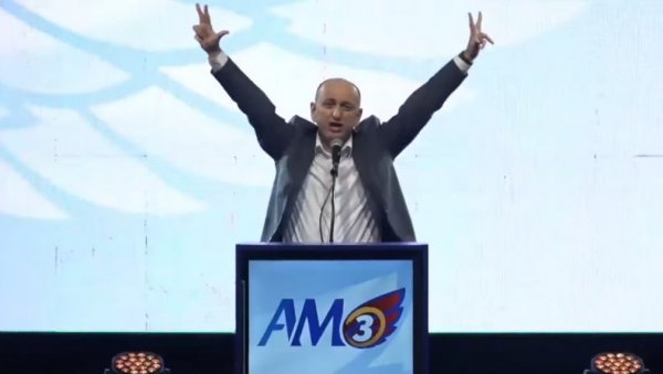 ВИШЕ ГЛЕДАО ПУТИНА НЕГО ЛИДИЈУ: Милан Кнежевић открио шта Ђукановић жели данас да сакрије - Мило је био ултра Рус ВИШЕ ГЛЕДАО ПУТИНА НЕГО ЛИДИЈУ: Милан Кнежевић открио шта Ђукановић жели данас да сакрије - Мило је био ултра Рус