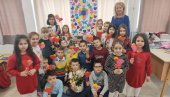 NE ZABORAVLJAJU 8. MART: Ugljevički đaci-prvaci čestitali Međunarodni dan žena NE ZABORAVLJAJU 8. MART: Ugljevički đaci-prvaci čestitali Međunarodni dan žena