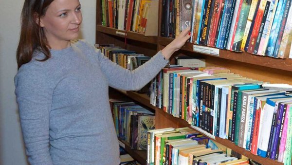 ЗАВИЧАЈНА ЗБИРКА ЈОШ БОГАТИЈА: Планови нове, старе директорке Народне бибиолотеке у Пећинцима ЗАВИЧАЈНА ЗБИРКА ЈОШ БОГАТИЈА: Планови нове, старе директорке Народне бибиолотеке у Пећинцима