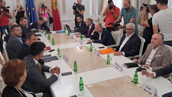 ЏОКЕР У РУЦИ ФОРЦЕ: Реконструкција извршне власти све даља, кључна подршка УЦГ, али они су против ЏОКЕР У РУЦИ ФОРЦЕ: Реконструкција извршне власти све даља, кључна подршка УЦГ, али они су против
