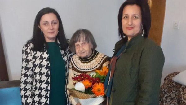 ПОКЛОН НАЈСТАРИЈОЈ БЕЛОЦРКВАНКИ: Посета председнице општине поводом Дана жена ПОКЛОН НАЈСТАРИЈОЈ БЕЛОЦРКВАНКИ: Посета председнице општине поводом Дана жена