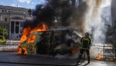 BLOKIRANA GRČKA, SVE JE STALO: Desetine hiljada ljudi na ulicama (FOTO) BLOKIRANA GRČKA, SVE JE STALO: Desetine hiljada ljudi na ulicama (FOTO)