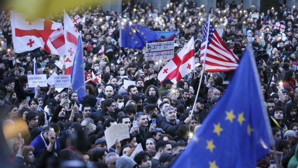 ЗАПАД АНГАЖОВАО СРПСКИ КАНВАС ЗА ТБИЛИСИ: Америка насилно руши власт по сценарију Мајдана ЗАПАД АНГАЖОВАО СРПСКИ КАНВАС ЗА ТБИЛИСИ: Америка насилно руши власт по сценарију Мајдана