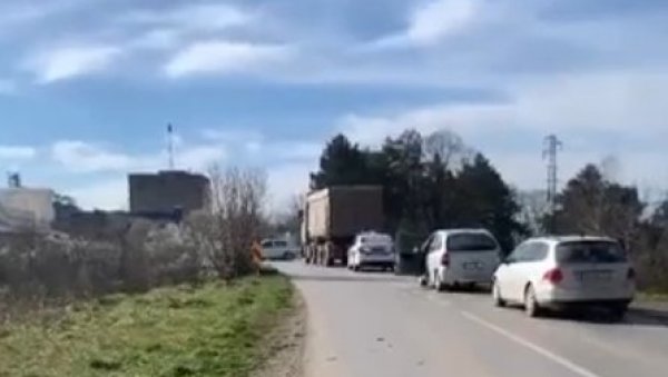 ПРВИ СНИМАК НЕСРЕЋЕ КОД БАЧКОГ ПЕТРОВЦА: На мосту погинуо мотоциклиста (ВИДЕО) ПРВИ СНИМАК НЕСРЕЋЕ КОД БАЧКОГ ПЕТРОВЦА: На мосту погинуо мотоциклиста (ВИДЕО)