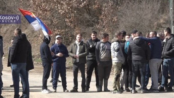 ПРОТЕСТ СРБА У ЈОШАНИЦИ: Прелило је чашу, бију нам децу, не можемо то више да трпимо (ВИДЕО) ПРОТЕСТ СРБА У ЈОШАНИЦИ: Прелило је чашу, бију нам децу, не можемо то више да трпимо (ВИДЕО)