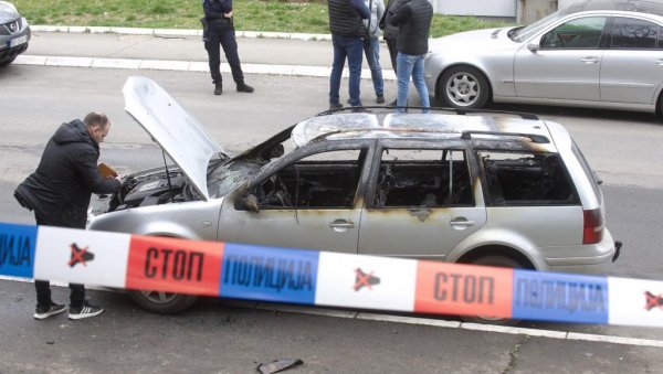 ОВИМ КОЛИМА СУ ПОБЕГЛЕ УБИЦЕ: Запаљени ауто пронађен на Петловом брду (ФОТО) ОВИМ КОЛИМА СУ ПОБЕГЛЕ УБИЦЕ: Запаљени ауто пронађен на Петловом брду (ФОТО)