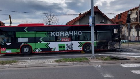 VATRA BUKNULA TOKOM VOŽNJE: Incident u Nišu, zapalio se autobus (FOTO) VATRA BUKNULA TOKOM VOŽNJE: Incident u Nišu, zapalio se autobus (FOTO)