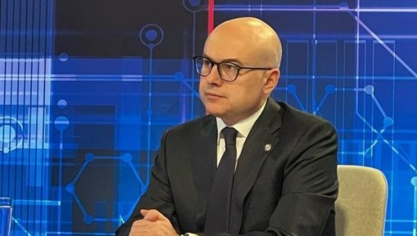 ВУЧЕВИЋ ОДГОВОРИО НА ПОНОШЕВЕ ОПТУЖБЕ: Очигледно се збунио, није научио напамет од налогодавца шта треба да каже ВУЧЕВИЋ ОДГОВОРИО НА ПОНОШЕВЕ ОПТУЖБЕ: Очигледно се збунио, није научио напамет од налогодавца шта треба да каже