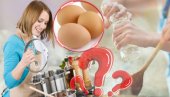 NE STAVLJAJTE SIRĆE U VODU ZA JAJA: Uz kašiku ovoga ljuska neće pući, a boja će biti duplo jača
