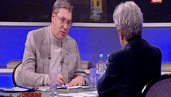 ЖИВОТ ДАЈЕМ, АЛ ПАСОШ НЕ ДАЈЕМ Председник Вучић о нападима француског потрчка ЖИВОТ ДАЈЕМ, АЛ ПАСОШ НЕ ДАЈЕМ Председник Вучић о нападима француског потрчка