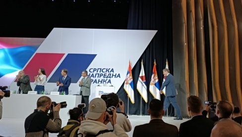 SNS DANAS ODRŽAVA SEDNICU PREDSEDNIŠTVA: Početak u 17 časova SNS DANAS ODRŽAVA SEDNICU PREDSEDNIŠTVA: Početak u 17 časova