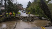 VANREDNO STANJE U KALIFORNIJI: Nova oluja donela poplave, očeluje se i dva metra snega u planinama (FOTO)