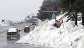 OLUJA HARA AMERIKOM, NA STOTINE HILJADA LJUDI BEZ STRUJE: Neverovatne scene u Kaliforniji (VIDEO)