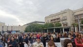 PROTEST RODITELJA U PODGORICI: Država hitno mora da zaštiti decu (FOTO)