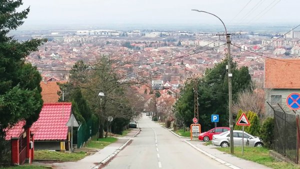 ЗАШТО БОРАЧКУ УЛИЦУ У ВРШЦУ ЗОВУ „ДВЕСТАДВОЈКА“: Надимак добила по популарној дискотеци из 80-их година