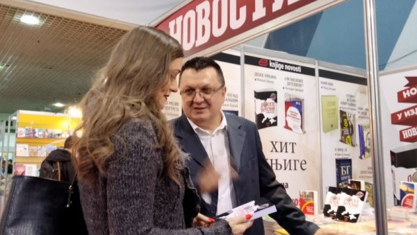 ТРАЖИ СЕ ПРИМЕРАК ВИШЕ КЊИГЕ О НОЛЕТУ, ПУПИНУ, „ДОСИЈЕ УКРАЈИНА“… : Најпопуларнија издања „Новости“ на Међународном сајму књига у Новом Саду ТРАЖИ СЕ ПРИМЕРАК ВИШЕ КЊИГЕ О НОЛЕТУ, ПУПИНУ, „ДОСИЈЕ УКРАЈИНА“… : Најпопуларнија издања „Новости“ на Међународном сајму књига у Новом Саду