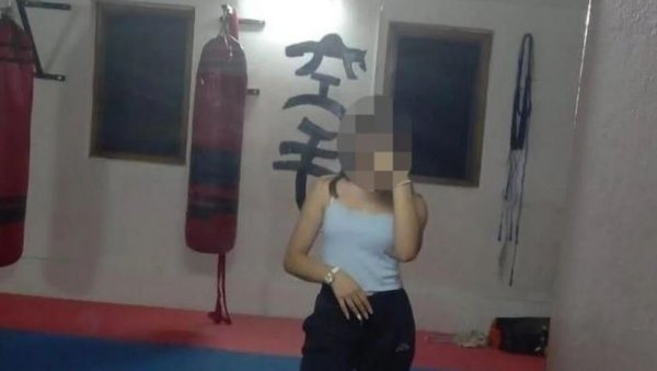 МАЛОЛЕТНИЦА ЈЕ КЉУЧ У СЛУЧАЈУ УБИСТВА ЕСКОБАРА? Сумња се да је ухапшена девојка радила логистику и зна ко је наручилац убиства Ескобара МАЛОЛЕТНИЦА ЈЕ КЉУЧ У СЛУЧАЈУ УБИСТВА ЕСКОБАРА? Сумња се да је ухапшена девојка радила логистику и зна ко је наручилац убиства Ескобара