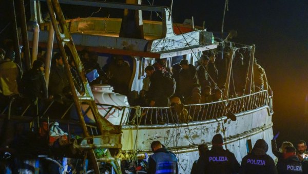 РЕШЕЊЕ ЈЕ У ОДГОВОРНОЈ ИНТЕРВЕНЦИЈИ ЕУ: Италија увела ванредно стање због прилива миграната РЕШЕЊЕ ЈЕ У ОДГОВОРНОЈ ИНТЕРВЕНЦИЈИ ЕУ: Италија увела ванредно стање због прилива миграната