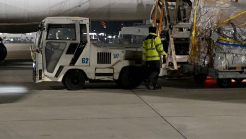 STIŽU HRANA, LEKOVI I OPREMA ZA SKLONIŠTA: Katar poslao pet aviona sa humanitarnom pomoći Pojasu Gaze STIŽU HRANA, LEKOVI I OPREMA ZA SKLONIŠTA: Katar poslao pet aviona sa humanitarnom pomoći Pojasu Gaze