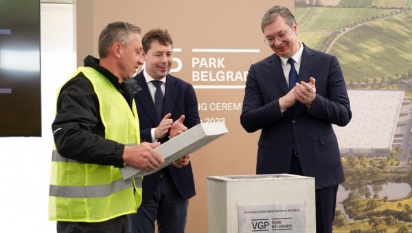 ПОЧЕЛА ИЗГРАДЊА ИНДУСТРИЈСКОГ ПАРКА У ДОБАНОВЦИМА Вучић: Тешко је замислити било какав успех у производњи и трговини без логистике (ВИДЕО) ПОЧЕЛА ИЗГРАДЊА ИНДУСТРИЈСКОГ ПАРКА У ДОБАНОВЦИМА Вучић: Тешко је замислити било какав успех у производњи и трговини без логистике (ВИДЕО)