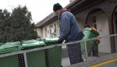 ЖУТЕ КЕСЕ ОДЛАЗЕ У ПРОШЛОСТ: У Суботици почела подела типских корпи за смеће ЖУТЕ КЕСЕ ОДЛАЗЕ У ПРОШЛОСТ: У Суботици почела подела типских корпи за смеће