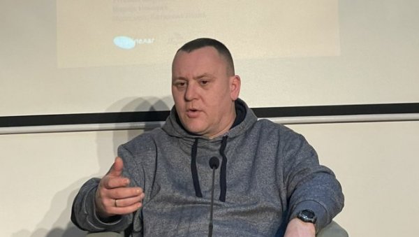 КОЛИКО НАС ЈЕ КОРОНА ПРОМЕНИЛА Шајтинац о роману Кољка и Сашењка: Копилад јашу у гомили... КОЛИКО НАС ЈЕ КОРОНА ПРОМЕНИЛА Шајтинац о роману Кољка и Сашењка: Копилад јашу у гомили...