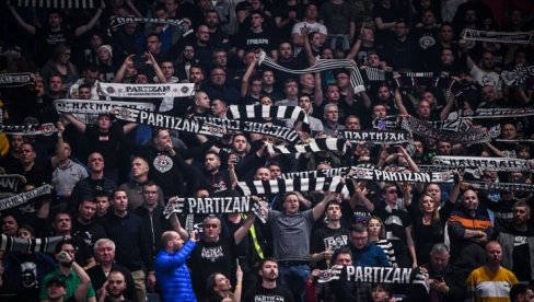 ZAUVEK MEĐU NAMA: Grobari ne zaboravljaju Harisa Brkića (VIDEO) ZAUVEK MEĐU NAMA: Grobari ne zaboravljaju Harisa Brkića (VIDEO)