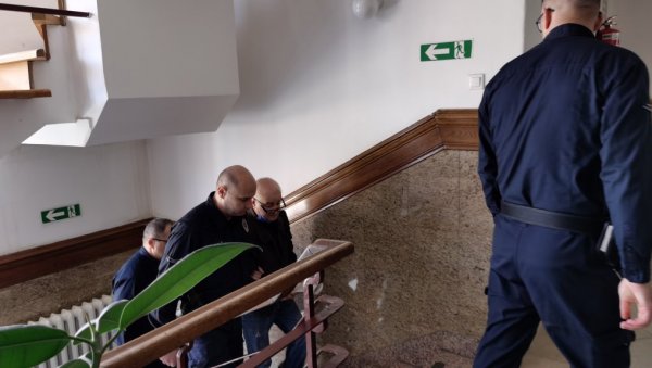 ПОЧИЊЕ СУЂЕЊЕ ГОРАНУ ЏОНИЋУ: У судници браћа убијене Гордане ПОЧИЊЕ СУЂЕЊЕ ГОРАНУ ЏОНИЋУ: У судници браћа убијене Гордане