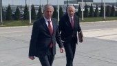 STIGAO DRAGAN DŽAJIĆ: Pogledajte dolazak novog predsednika FSS u Staru Pazovu (VIDEO) STIGAO DRAGAN DŽAJIĆ: Pogledajte dolazak novog predsednika FSS u Staru Pazovu (VIDEO)
