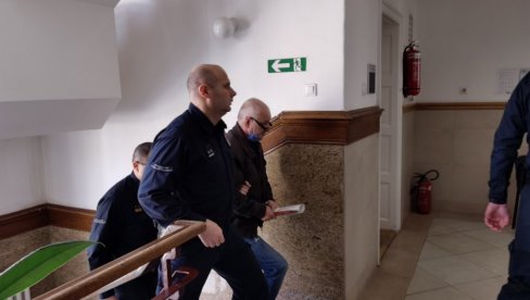 NEČOVEK, TEŠKO SE MOŽE NAZVATI LJUDSKIM BIĆEM: DŽonić uvredio Gordaninog oca, obratio se i Goranovoj majci (FOTO/VIDEO) NEČOVEK, TEŠKO SE MOŽE NAZVATI LJUDSKIM BIĆEM: DŽonić uvredio Gordaninog oca, obratio se i Goranovoj majci (FOTO/VIDEO)