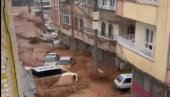 НАЈМАЊЕ ПЕТОРО ЉУДИ ИЗГУБИЛО ЖИВОТ У ПОПЛАВАМА: Обилна киша створила додатни проблем за хиљаде људи који су остали без домова у Турској