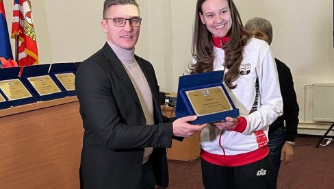 IZABRANI NAJBOLJI SPORTISTI: Oni su ponos svih Obrenovčana IZABRANI NAJBOLJI SPORTISTI: Oni su ponos svih Obrenovčana