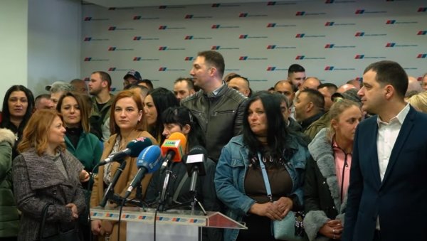 ПРЕКО 100 ЧЛАНОВА ПОКС ИЗ НОВОГ САДА ПРИСТУПИЛО СНС: Подржали политику Александра Вучића ПРЕКО 100 ЧЛАНОВА ПОКС ИЗ НОВОГ САДА ПРИСТУПИЛО СНС: Подржали политику Александра Вучића