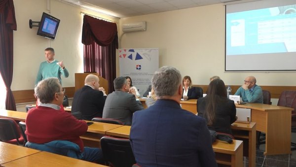РАСЛИ И УВОЗ И ИЗВОЗ: Упркос тешкој ситуацији, север Војводине бележи повећање промета од 25 одсто РАСЛИ И УВОЗ И ИЗВОЗ: Упркос тешкој ситуацији, север Војводине бележи повећање промета од 25 одсто