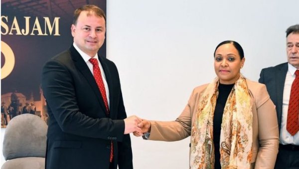 НОВИ САД ПОЗИВА АФРИЧКЕ ЗЕМЉЕ ДА УЛАЖУ НА МЕЂУНАРОДНОМ ПОЉОПРИВРЕДНОМ САЈМУ: Слободан Цветковић са амбасадорком Анголе НОВИ САД ПОЗИВА АФРИЧКЕ ЗЕМЉЕ ДА УЛАЖУ НА МЕЂУНАРОДНОМ ПОЉОПРИВРЕДНОМ САЈМУ: Слободан Цветковић са амбасадорком Анголе