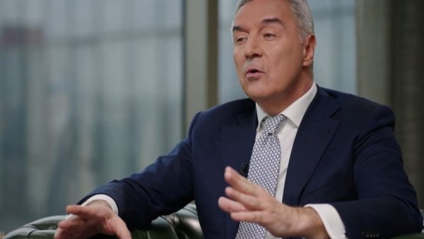 МАНДИЋ УПИТАО ЂУКАНОВИЋА: Како је могуће да славите и Јова Капичића и Крста Зрнова? МАНДИЋ УПИТАО ЂУКАНОВИЋА: Како је могуће да славите и Јова Капичића и Крста Зрнова?