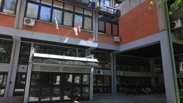 СТУДЕНТИМА У НОВОМ САДУ ХЛАДНИ РАДИЈАТОРИ: Због радова на новосадској топлани у кампусу прекид испоруке топлотне енергије СТУДЕНТИМА У НОВОМ САДУ ХЛАДНИ РАДИЈАТОРИ: Због радова на новосадској топлани у кампусу прекид испоруке топлотне енергије