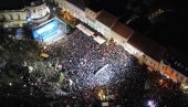 VUČIĆ U SREMSKOM OKRUGU: Predsednik završio posetu obraćanjem građanima Sremske Mitrovice (VIDEO) VUČIĆ U SREMSKOM OKRUGU: Predsednik završio posetu obraćanjem građanima Sremske Mitrovice (VIDEO)