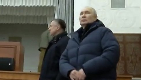 IZNENADA STIGAO HELIKOPTEROM, PA SE VOZIO PO GRADU: Detalji Putinove posete Mariupolju, njegov saradnik imao poseban zahtev (VIDEO) IZNENADA STIGAO HELIKOPTEROM, PA SE VOZIO PO GRADU: Detalji Putinove posete Mariupolju, njegov saradnik imao poseban zahtev (VIDEO)