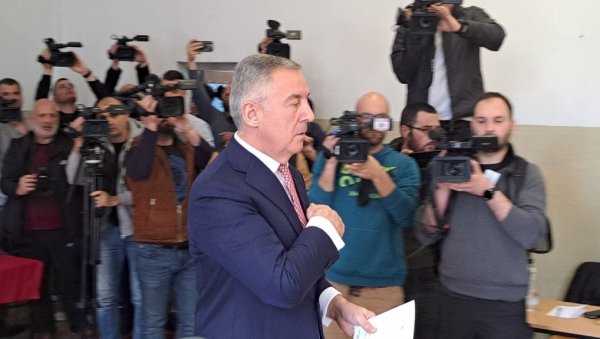ЗБОГ ПАДА ПОВЕРЕЊА ГРАЂАНА У НАТО, ПАНИКА У ДПС-У: Најновије истраживање дало изненађујуће резултате - савез губи поверење ЗБОГ ПАДА ПОВЕРЕЊА ГРАЂАНА У НАТО, ПАНИКА У ДПС-У: Најновије истраживање дало изненађујуће резултате - савез губи поверење