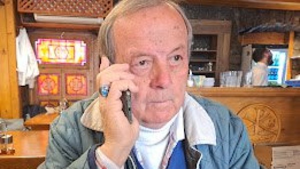 И КЊИГЕ С ПОСВЕТОМ НА БУВЉАКУ: На црногорским „дивљим тезгама“ вредна дела по јефтиним ценама И КЊИГЕ С ПОСВЕТОМ НА БУВЉАКУ: На црногорским „дивљим тезгама“ вредна дела по јефтиним ценама