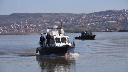 PRONAĐENO TELO U DUNAVU KOD STARIH BANOVACA: Sumnja se da je u pitanju nestala Iva Balog PRONAĐENO TELO U DUNAVU KOD STARIH BANOVACA: Sumnja se da je u pitanju nestala Iva Balog