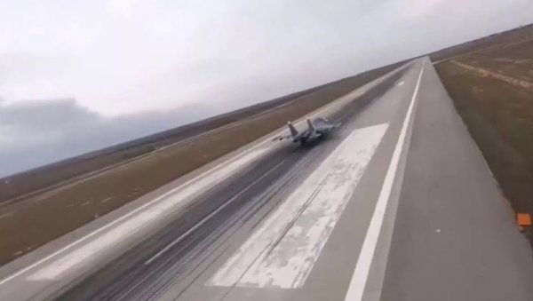 ОД ОВОГА ЗАСТАЈЕ ДАХ! ЧЕСТИТКЕ И ОД НЕПРИЈАТЕЉА Величанствено умеће пилота: Су-34 слетео без извучених точкова и остао цео! (ВИДЕО) ОД ОВОГА ЗАСТАЈЕ ДАХ! ЧЕСТИТКЕ И ОД НЕПРИЈАТЕЉА Величанствено умеће пилота: Су-34 слетео без извучених точкова и остао цео! (ВИДЕО)
