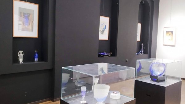 ГАЛЕРИЈСКО, УПОТРЕБНО И УНИКАТНО СТАКЛО: Изложба Србобрана Килибарде до почетка априла у параћинском музеју (ФОТО) ГАЛЕРИЈСКО, УПОТРЕБНО И УНИКАТНО СТАКЛО: Изложба Србобрана Килибарде до почетка априла у параћинском музеју (ФОТО)
