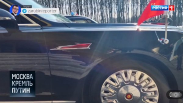 СИ У ЦРВЕНОЈ ЗАСТАВИ ДО ПУТИНА: Ево како изгледа луксузни хунци (ВИДЕО) СИ У ЦРВЕНОЈ ЗАСТАВИ ДО ПУТИНА: Ево како изгледа луксузни хунци (ВИДЕО)