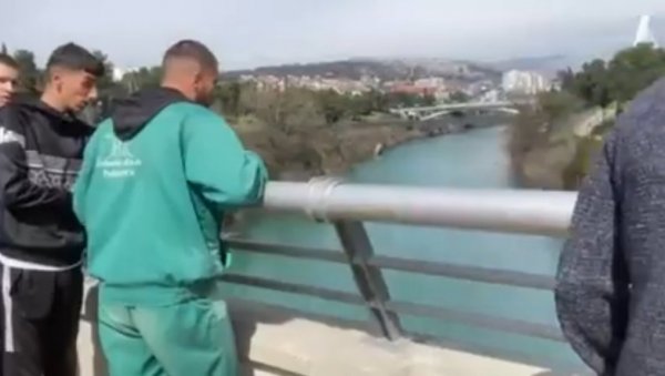 УЖАС У ЦРНОЈ ГОРИ: Беба извучена из Мораче, трага се за женом (ВИДЕО) УЖАС У ЦРНОЈ ГОРИ: Беба извучена из Мораче, трага се за женом (ВИДЕО)