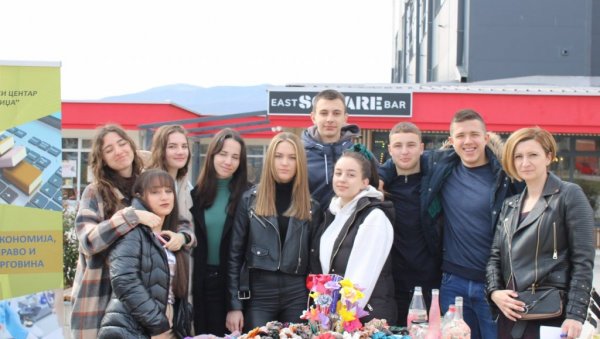 СРЕДЊОШКОЛЦИ И ПРОФЕСОРИ ИСТОЧНОГ САРАЈЕВА У ХУМАНОЈ МИСИЈИ Скупљају помоћ за Милоша СРЕДЊОШКОЛЦИ И ПРОФЕСОРИ ИСТОЧНОГ САРАЈЕВА У ХУМАНОЈ МИСИЈИ Скупљају помоћ за Милоша