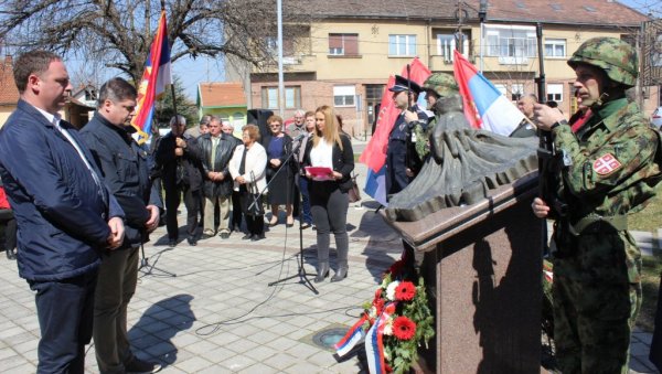 ДАН СЕЋАЊА НА НАТО АГРЕСИЈУ: У Параћину обележавање 24. марта код Споменика палим ратницима ДАН СЕЋАЊА НА НАТО АГРЕСИЈУ: У Параћину обележавање 24. марта код Споменика палим ратницима